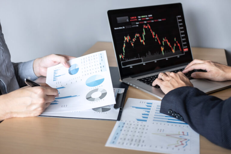 Continuous Forex Education: Key to Adapting and Thriving in Trading